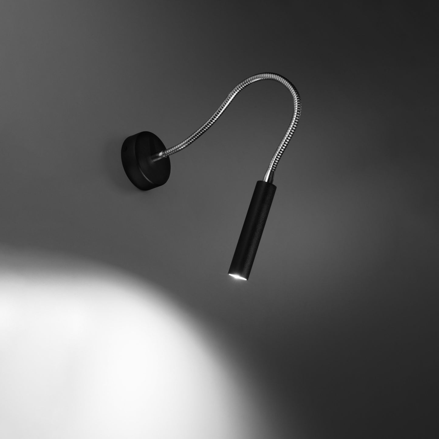 AXIL cilindrische wandlamp zwart