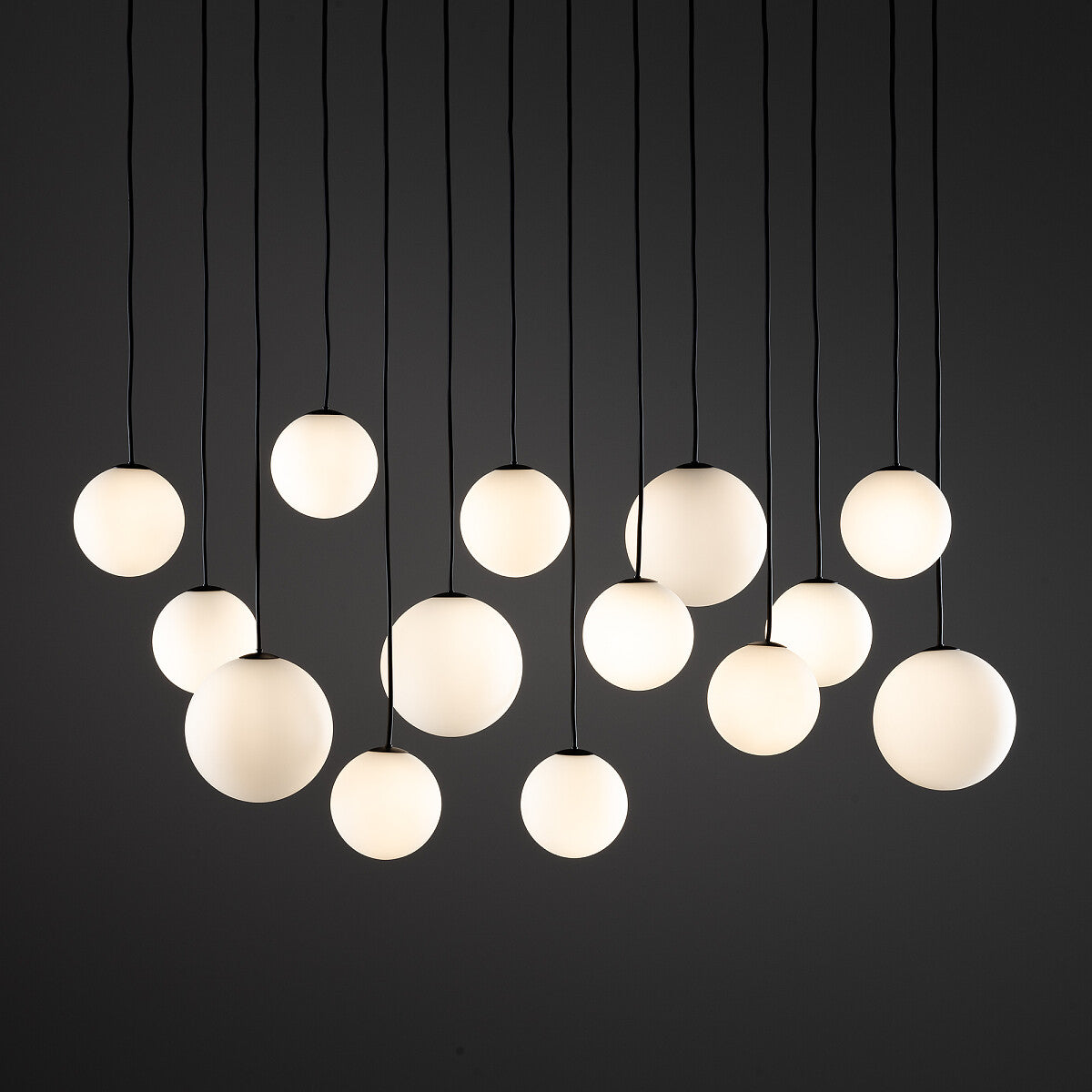 SNOWBALL XIV | lineaire hanglamp | 14 glazen bollen | G9