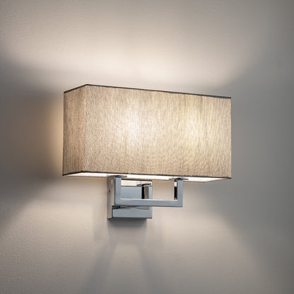 HOTEL MOOD dubbele wandlamp grijze stoffen kap sfeerbeeld
