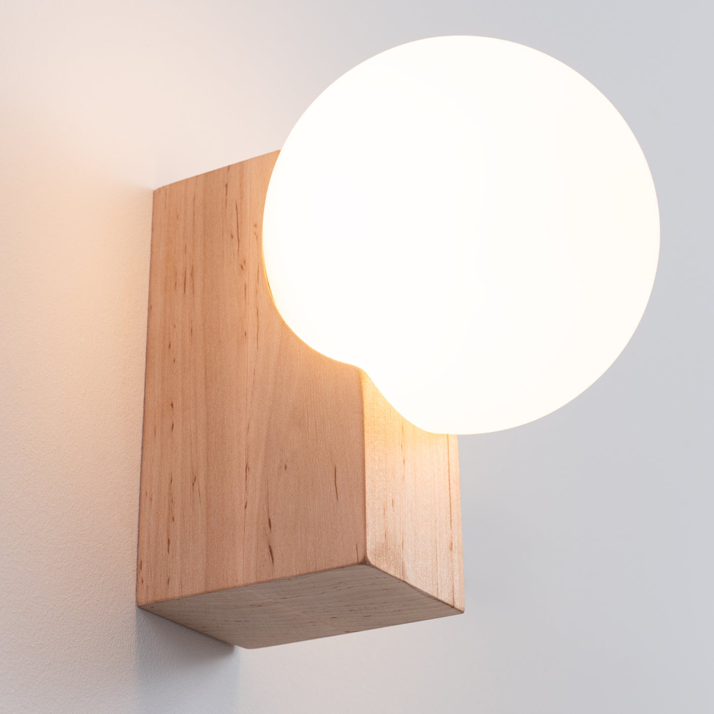 BULBO cilindrische wandlamp naturel hout/wit