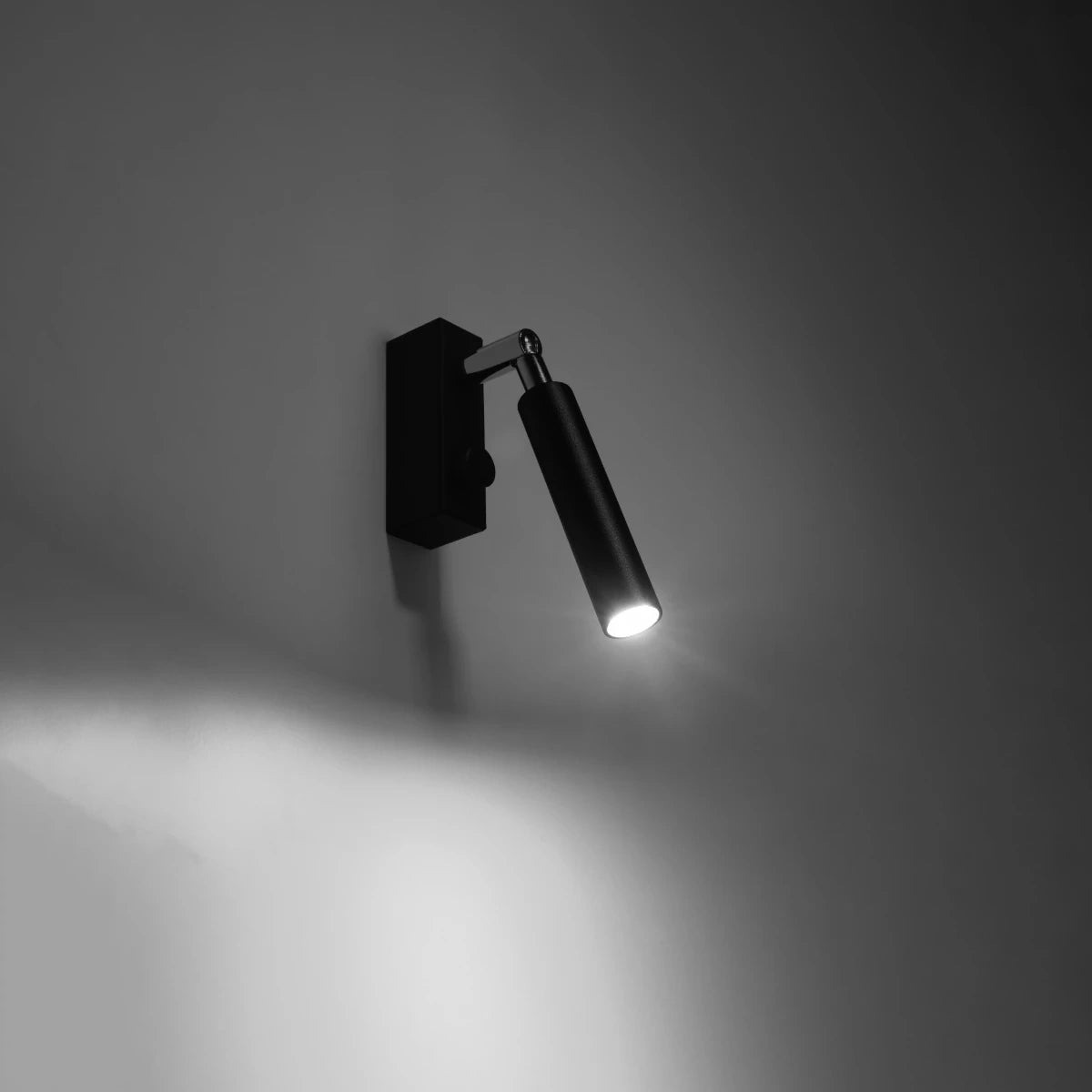 Focus One | wall light | G9 in white or black