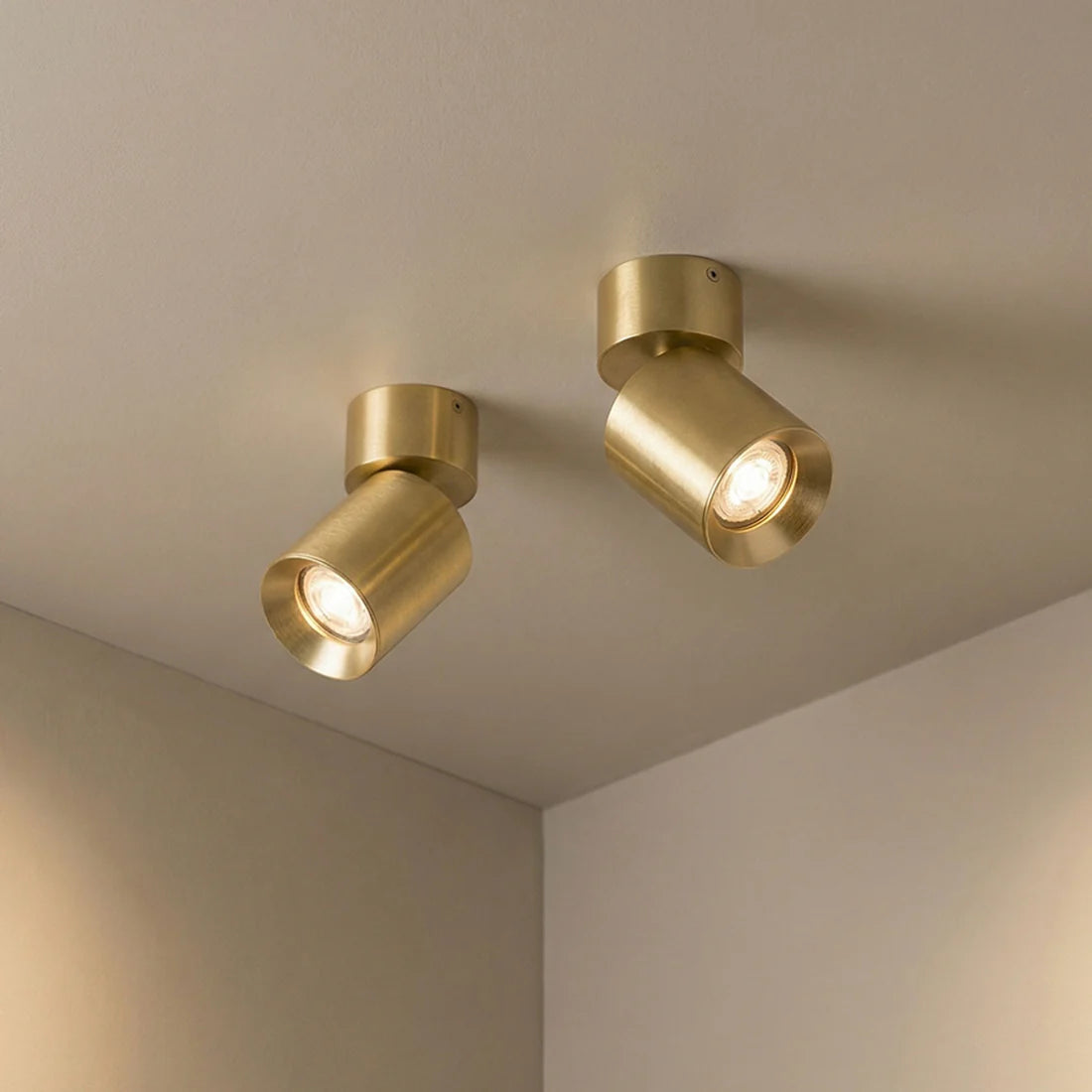 Nova Direction | Adjustable surface-mounted spotlight | GU10 3 colours
