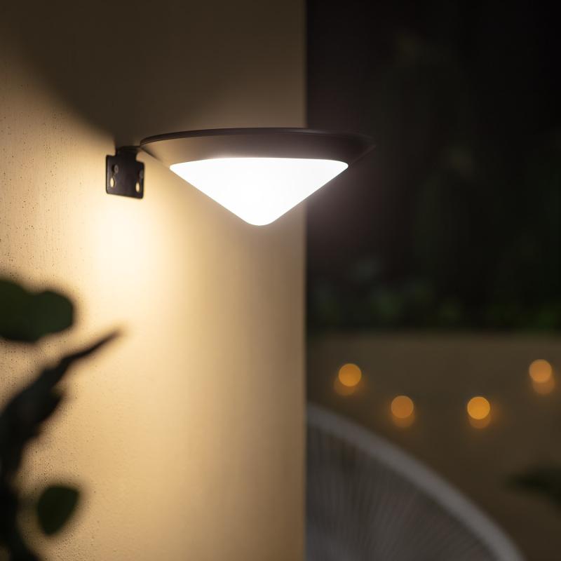 Tucsano solar wandlamp sfeerbeeld buiten