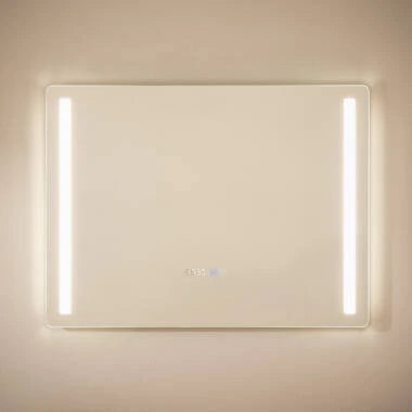LED spiegel 60x80 cm klok boven wastafel geinstalleerd