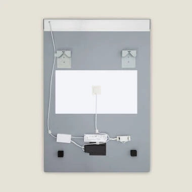 LED spiegel 85x60 cm boven wastafel geinstalleerd