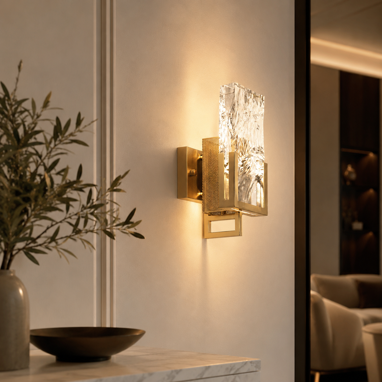 Glamaro | sculpturale wandlamp | metaal en getextureerd glas | goud E14