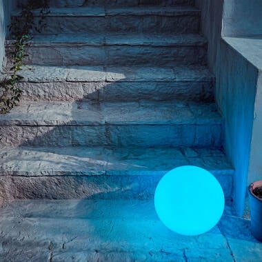Orbano LED Lichtbal sfeerbeeld tuin