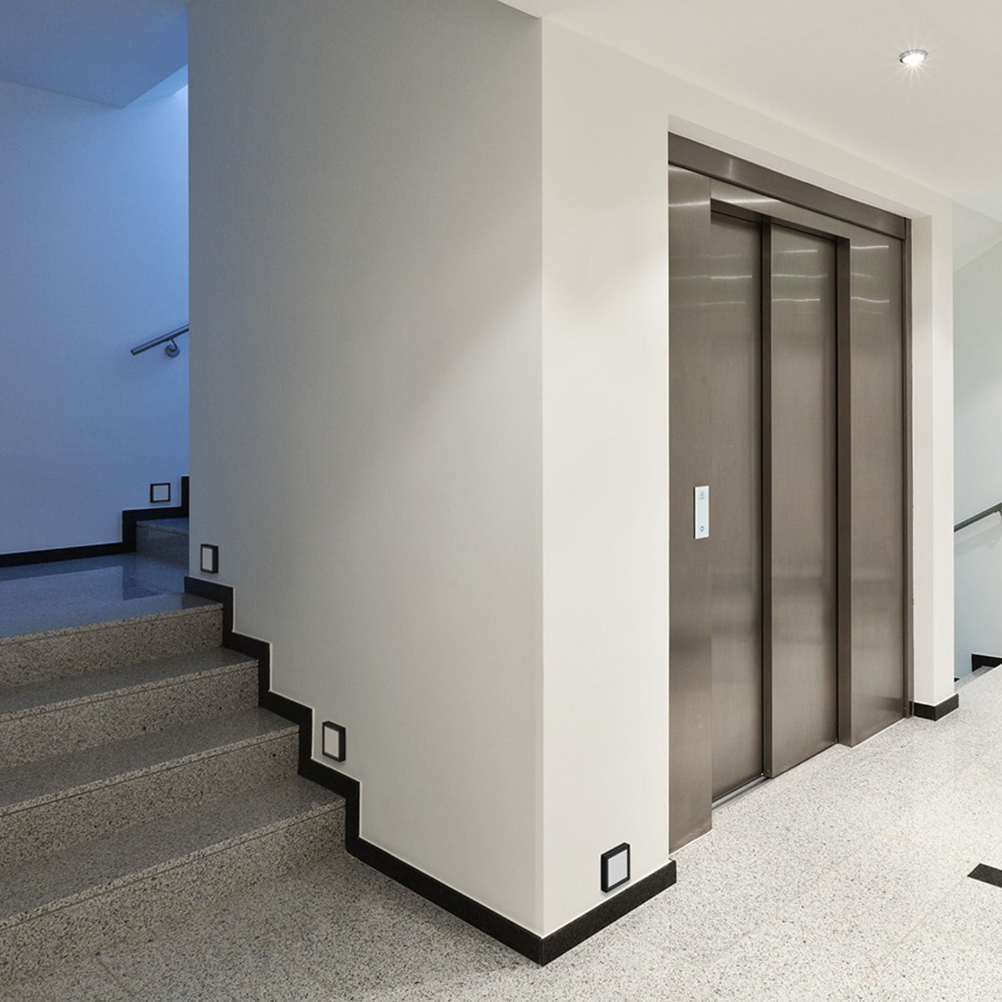 DEJAVU SQ 9 inbouw wandlamp buiten zwart gemonteerd