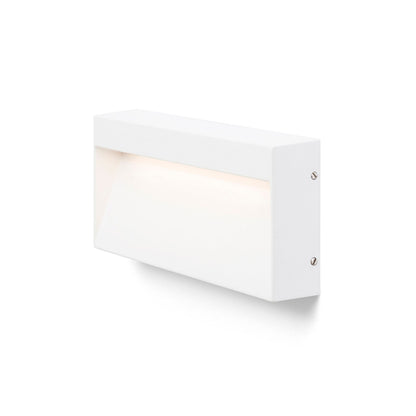 AQILA RC opbouw wandlamp buiten wit gemonteerd