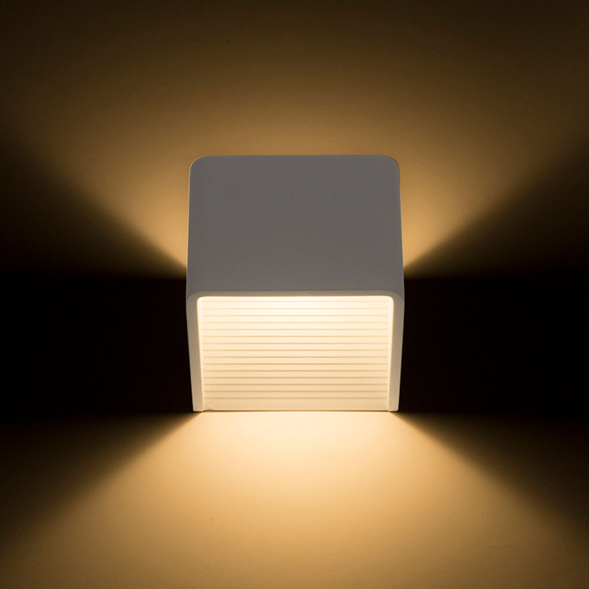 ONYX | kubieke LED wandlamp up en down | 5W 500lm 3000K | wit of zwart