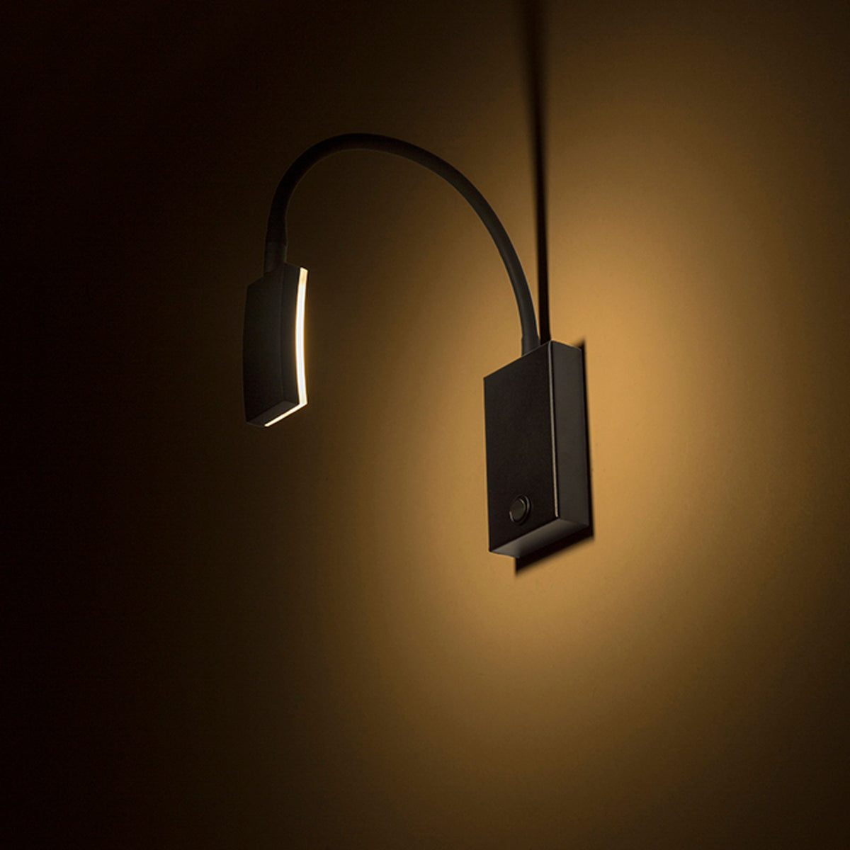 FRISCO W | LED-owa lampa ścienna na pałąku typu gęsia szyja z szerokim reflektorem | z wyłącznikiem | czarna