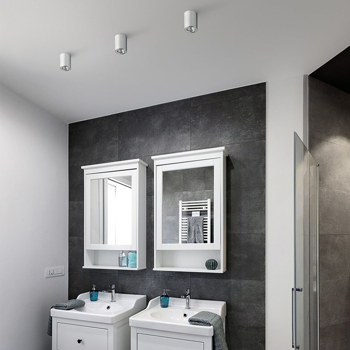 LOLA 88 | utenpåliggende baderomsspot | GU10 | IP54 | hvit, svart eller krom | med eller uten lyskilde