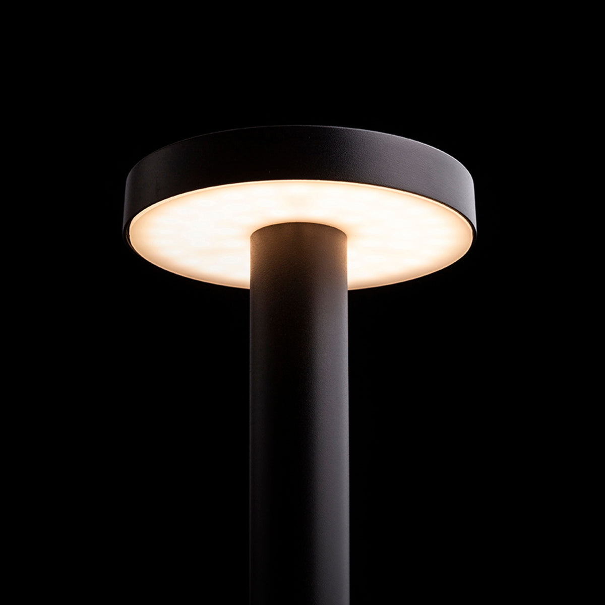 GEVALIA 20 | LED-hagespyd med nedoverrettet lys | 5W 370lm 3000K | IP65 | svart