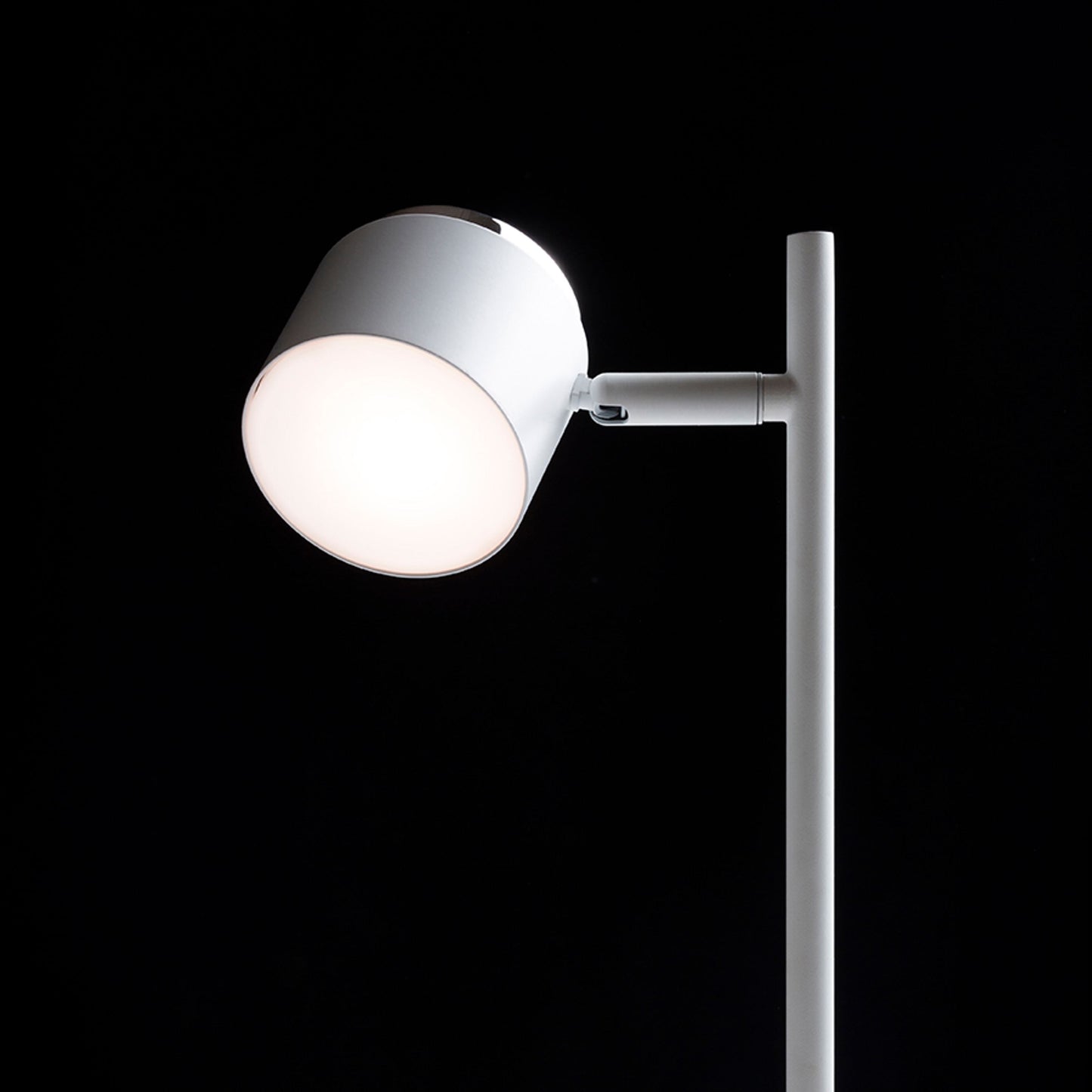 NOVA | LED-Tischleuchte mit milchweißem Diffusor | 4,2W 3000K 425lm | 40,5 cm | 2 Farben
