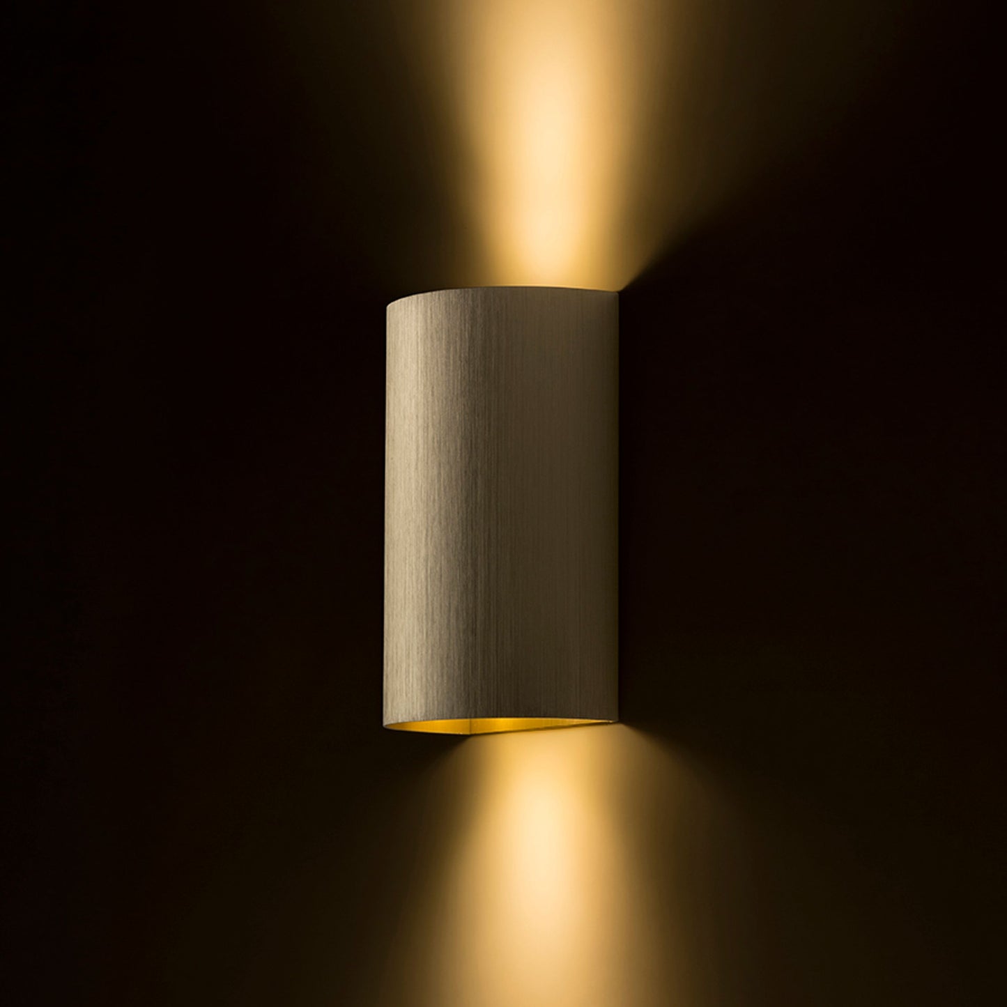CAPRI R up/down wandlamp geborsteld messing